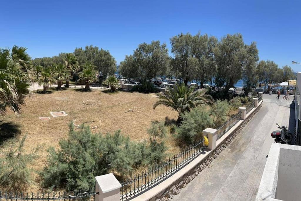 Beach Apartment Edem First Floor Perivolos  Bagian luar foto
