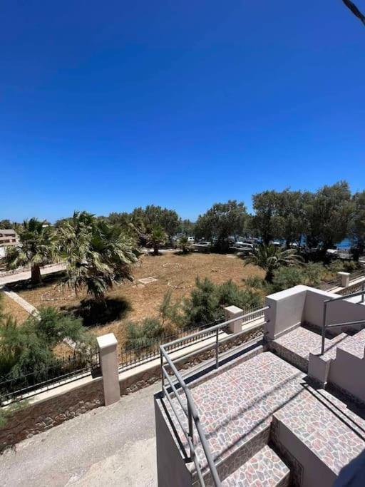 Beach Apartment Edem First Floor Perivolos  Bagian luar foto