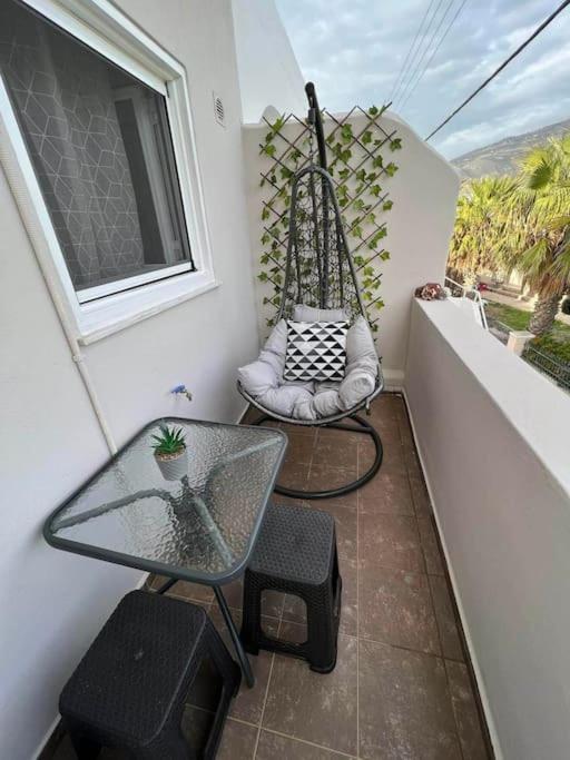 Beach Apartment Edem First Floor Perivolos  Bagian luar foto