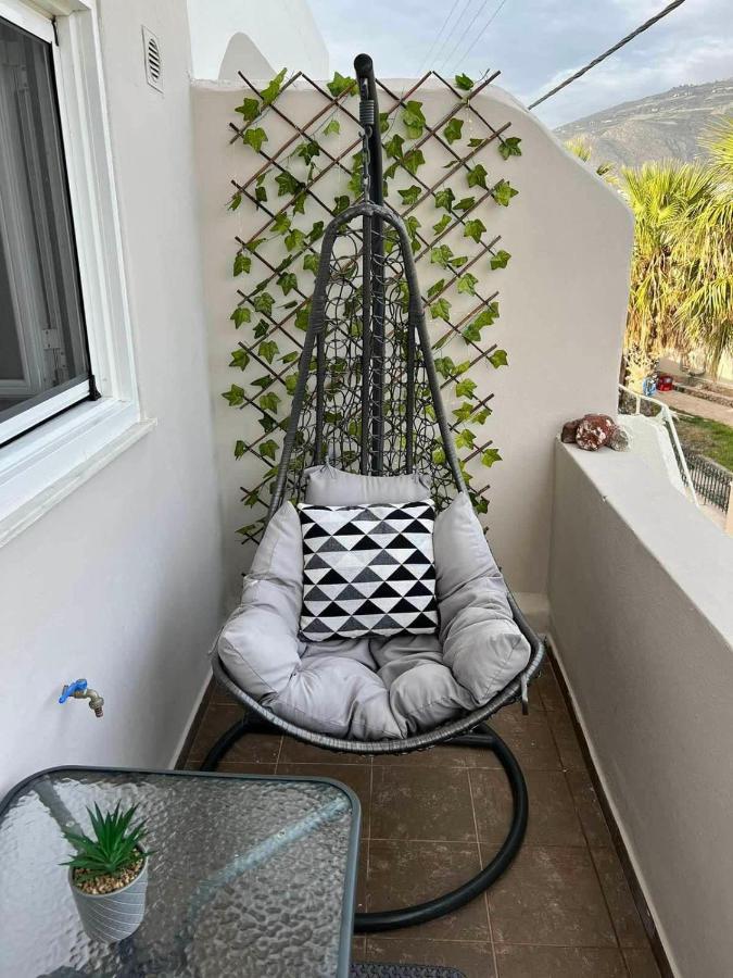 Beach Apartment Edem First Floor Perivolos  Bagian luar foto