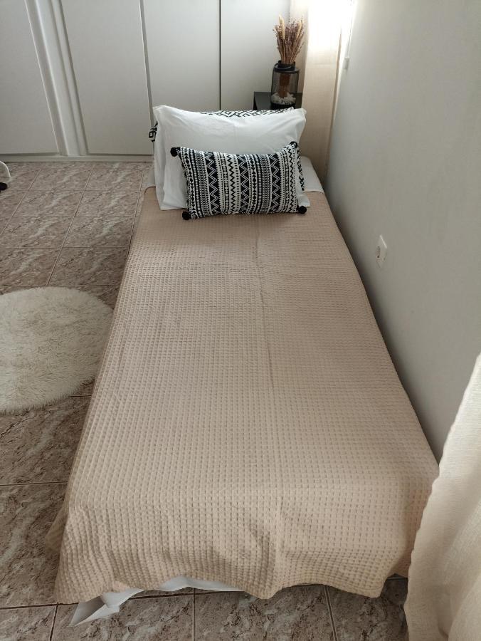 Beach Apartment Edem First Floor Perivolos  Bagian luar foto