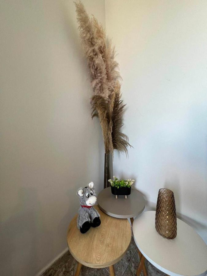 Beach Apartment Edem First Floor Perivolos  Bagian luar foto