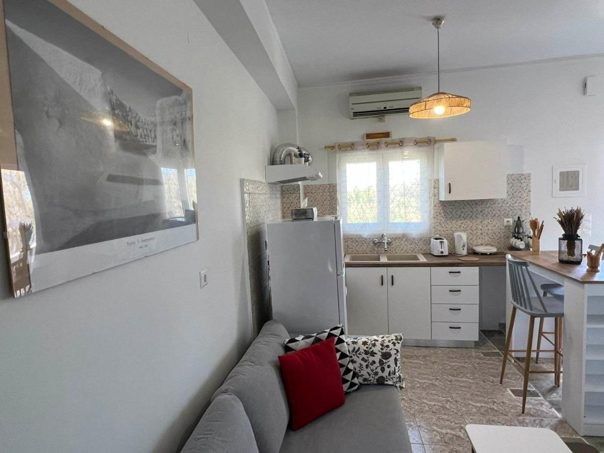 Beach Apartment Edem First Floor Perivolos  Bagian luar foto